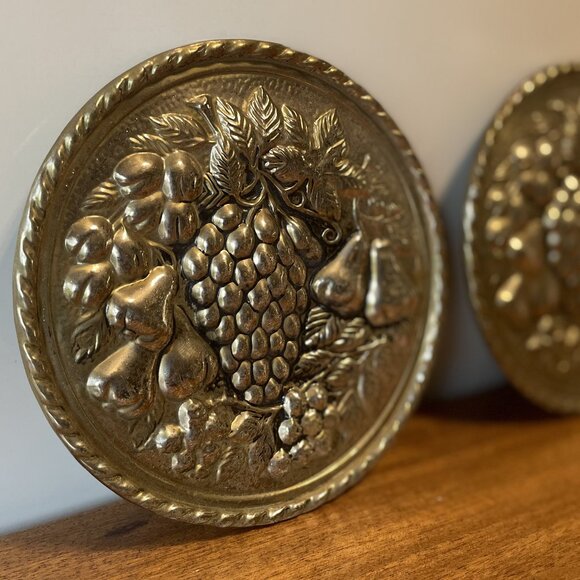 Set Vintage Hammered Brass Fruit Motif Wall Pockets MCM, English country, winery - Picture 6 of 11